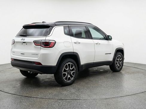 Used 2025 Jeep Compass Trailhawk image 9