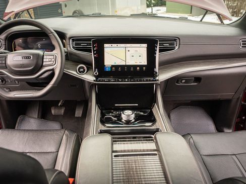 Used 2024 Jeep Wagoneer Series II w/ Flexible Seating Group image 30