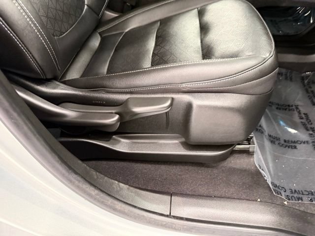 Used 2022 Chevrolet Bolt LT w/ Infotainment Package FWD image 19