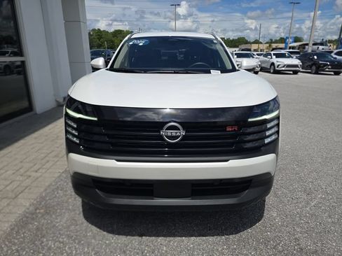 Used 2025 Nissan Kicks SR FWD image 2