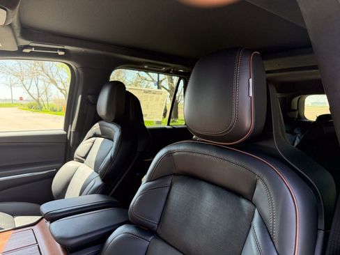 New 2026 Lincoln Navigator L Black Label AWD/4WD image 10