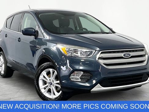 Used 2019 Ford Escape SE FWD image 1