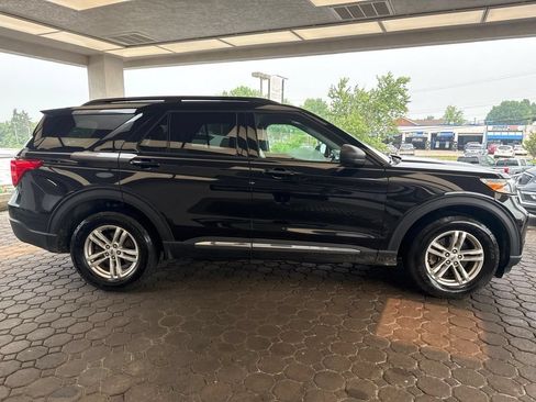 Used 2023 Ford Explorer XLT w/ Equipment Group 202A AWD/4WD image 5