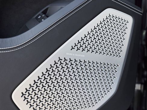 Used 2025 Lamborghini Urus SE image 32