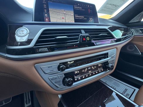 Used 2020 BMW 750i xDrive w/ Autobahn Package image 27