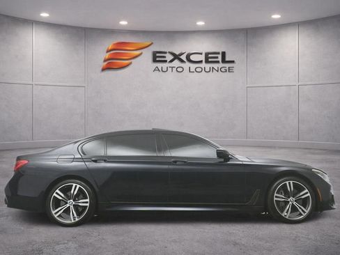 Used 2019 BMW 750i RWD image 52