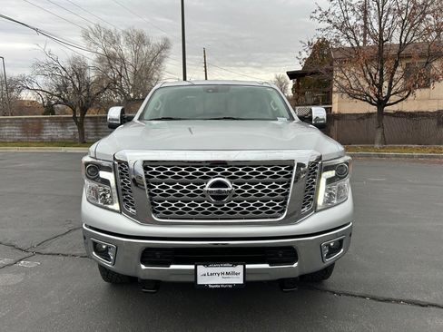 Used 2017 Nissan Titan SL image 8