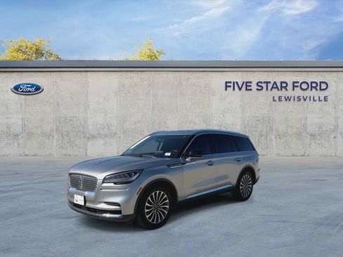 Used 2024 Lincoln Aviator 2WD w/ Premium Package image 4