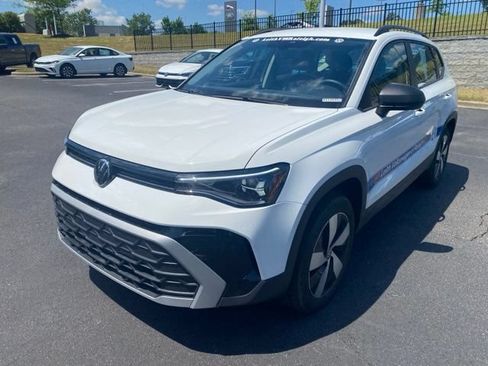 Used 2025 Volkswagen Taos S AWD/4WD image 9