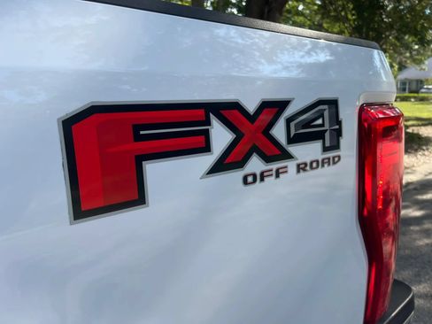 Used 2017 Ford F250 XLT w/ XLT Value Package AWD/4WD image 11