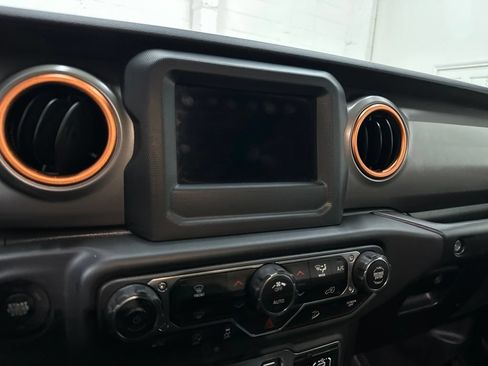 Used 2021 Jeep Wrangler Sport AWD/4WD image 43