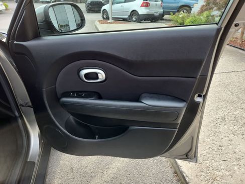 Used 2015 Kia Soul FWD image 21
