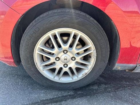 Used 2009 Ford Focus SE FWD image 11