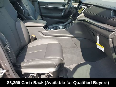 New 2025 Jeep Grand Cherokee Overland w/ Adv Protech Group III AWD/4WD image 21