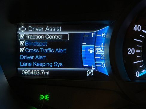 Used 2019 Ford Fusion SE FWD image 18