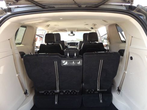Used 2017 Chrysler Pacifica Touring-L FWD image 26