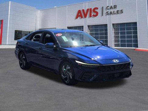 Used 2025 Hyundai Elantra SEL FWD image 3