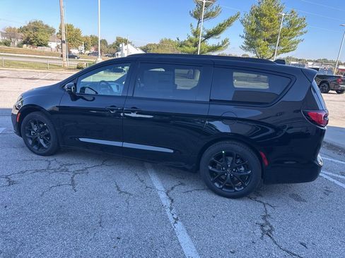 New 2026 Chrysler Pacifica Select image 20