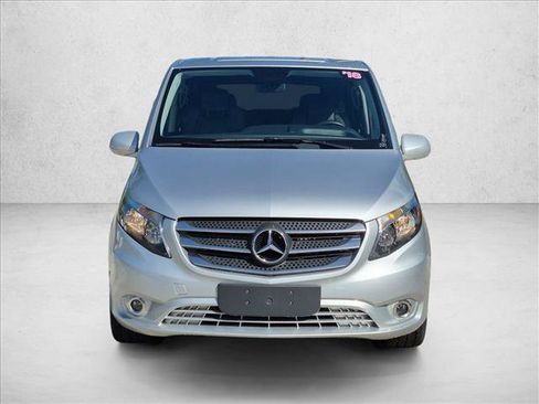 Used 2018 Mercedes-Benz Metris Passenger image 2