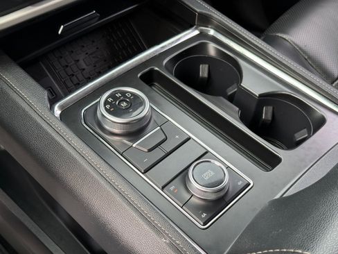 Used 2022 Ford Expedition XLT image 41