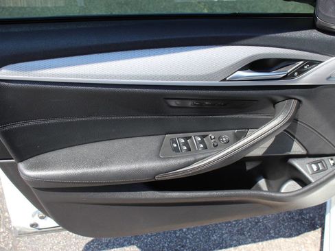 Used 2019 BMW 530e w/ M Sport Package image 16