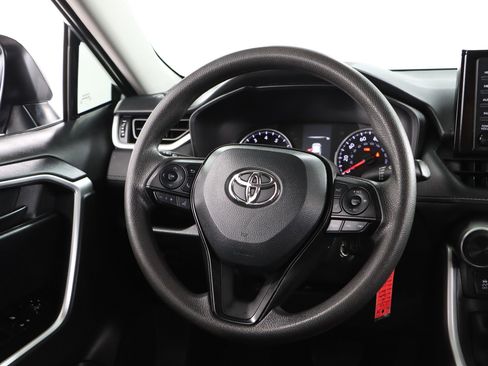 Used 2022 Toyota RAV4 LE image 12
