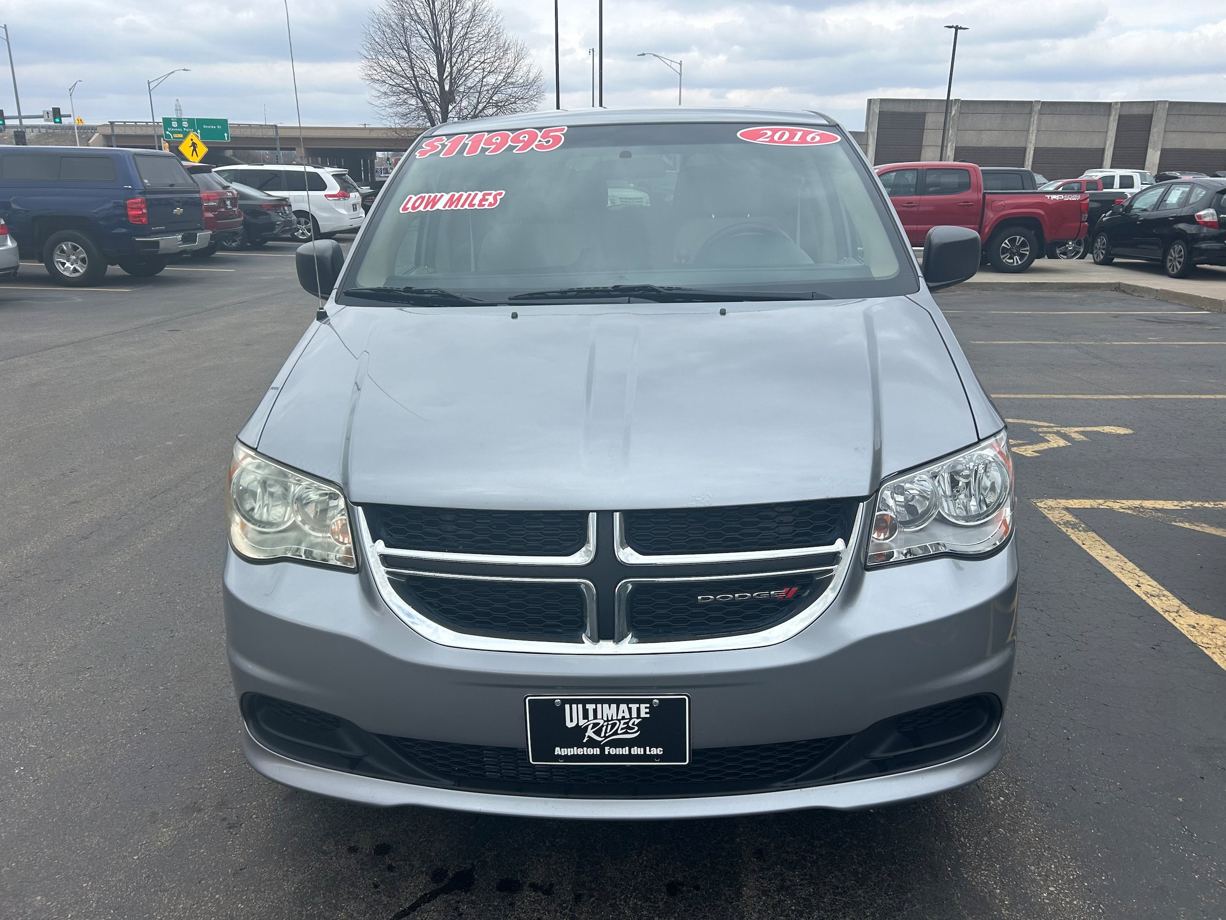 Used 2016 Dodge Grand Caravan SE w/ Quick Order Package 29E SE FWD image 2