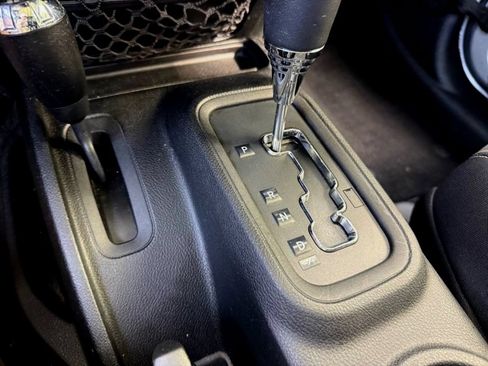 Used 2015 Jeep Wrangler Unlimited Sahara AWD/4WD image 27
