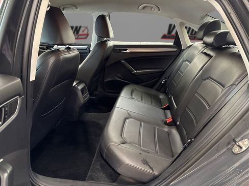 Used 2017 Volkswagen Passat 1.8T R-Line image 10