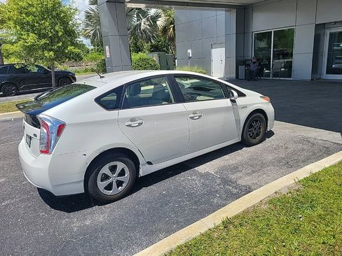 Used 2015 Toyota Prius Two image 3