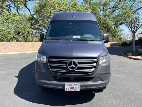 Used 2024 Mercedes-Benz Sprinter 2500 image 4