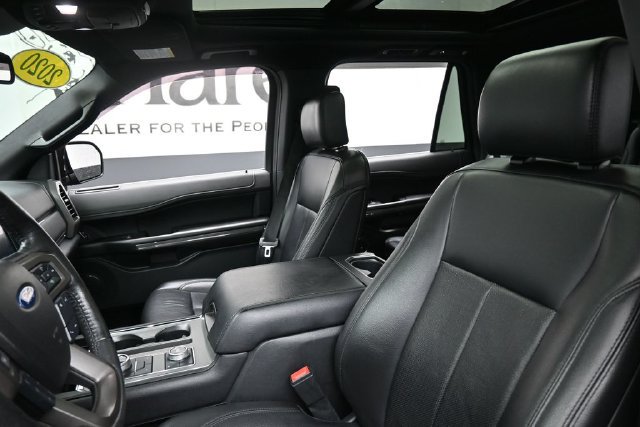 Used 2020 Ford Expedition XLT w/ Equipment Group 202A AWD/4WD image 17
