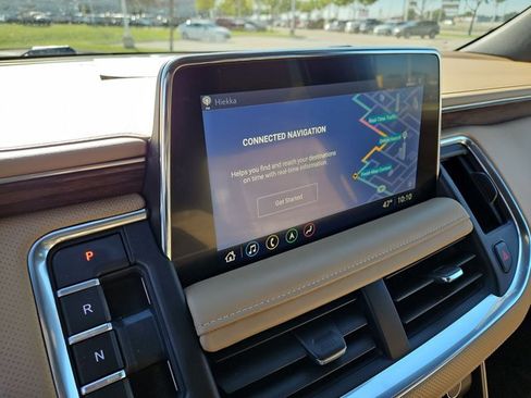 Used 2021 Chevrolet Tahoe Premier w/ Premium Package image 13