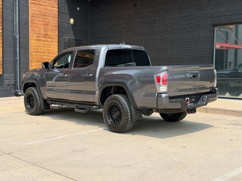 Used 2020 Toyota Tacoma TRD Off-Road w/ TRD Premium Off Road Package AWD/4WD image 14