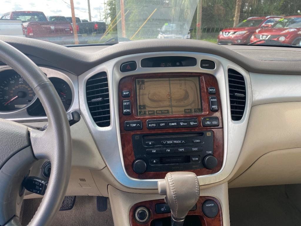 Used 2005 Toyota Highlander Limited w/ Leather Trim Pkg AWD/4WD image 29