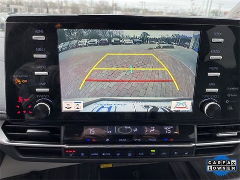 Used 2021 Toyota Sienna Limited image 18