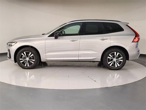 Used 2025 Volvo XC60 B5 Core image 5