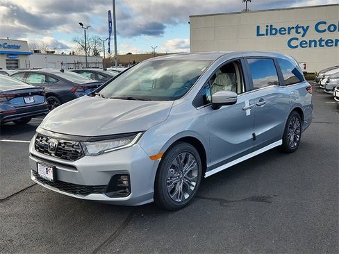 New 2026 Honda Odyssey Touring image 3