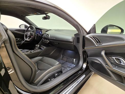 Used 2021 Audi R8 V10 w/ Premium Package image 21