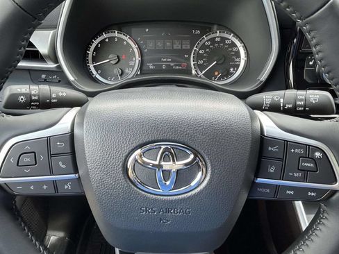 New 2026 Toyota Highlander XLE AWD/4WD image 30