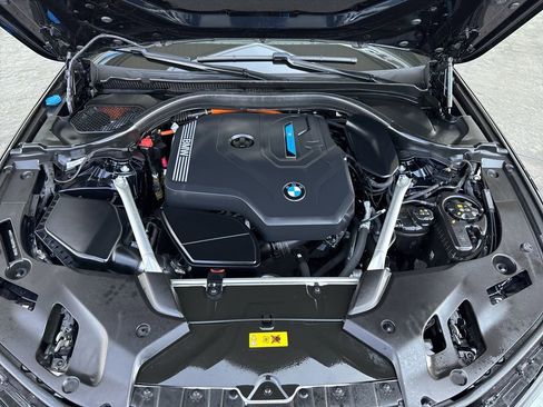 Used 2023 BMW 530e w/ Executive Package image 21