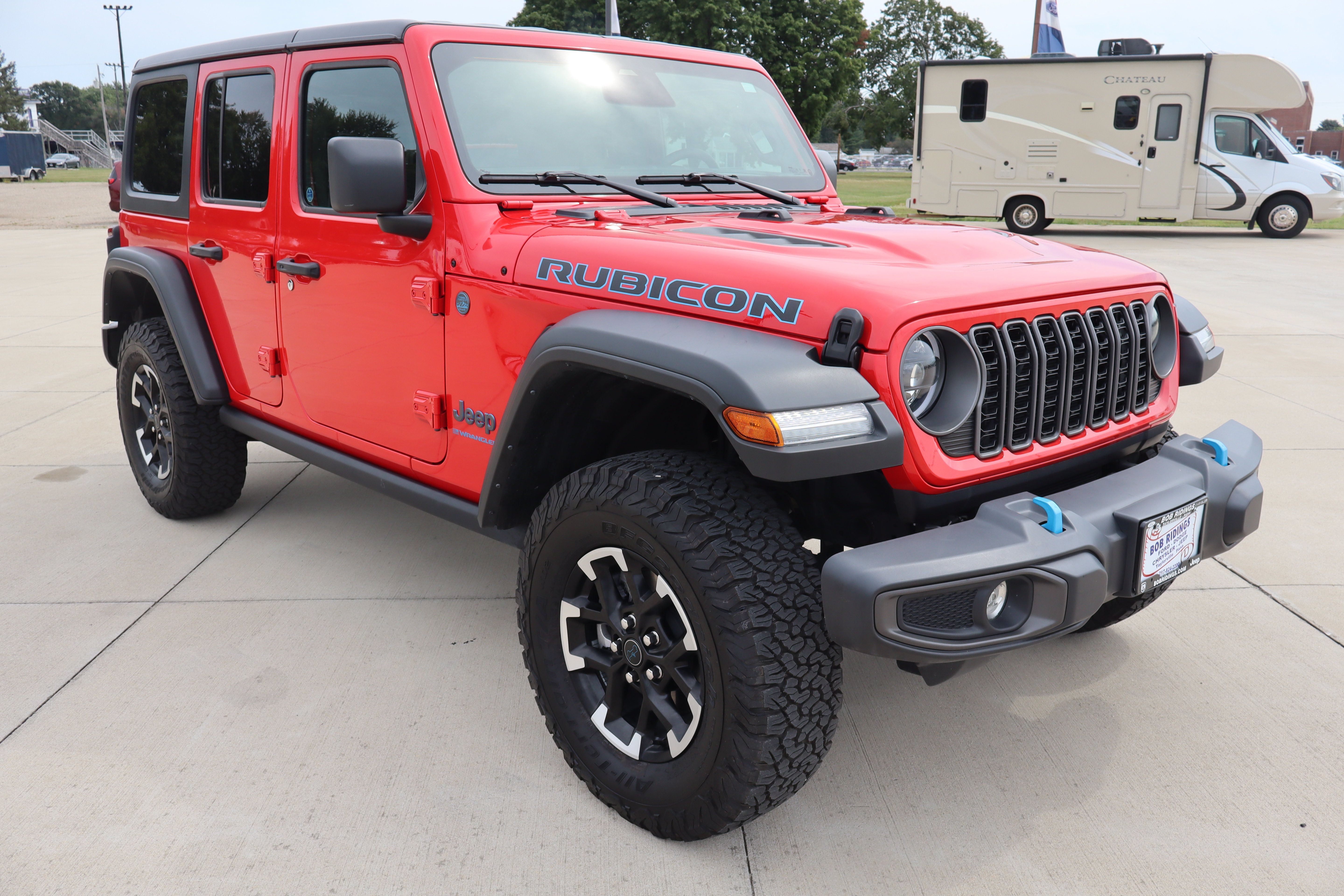 Used 2025 Jeep Wrangler Unlimited Rubicon 4xe w/ Convenience Group AWD/4WD image 3