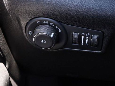 Used 2025 Jeep Compass Trailhawk AWD/4WD image 21