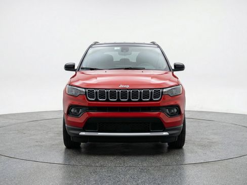 Used 2025 Jeep Compass Limited image 2