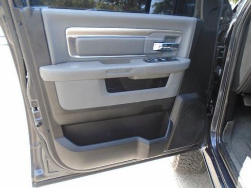 Used 2017 RAM 1500 Classic SLT image 35