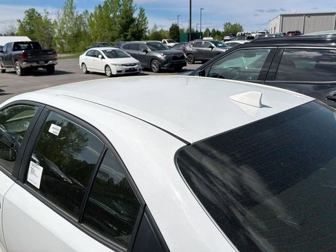 Used 2025 Toyota Corolla LE FWD image 9