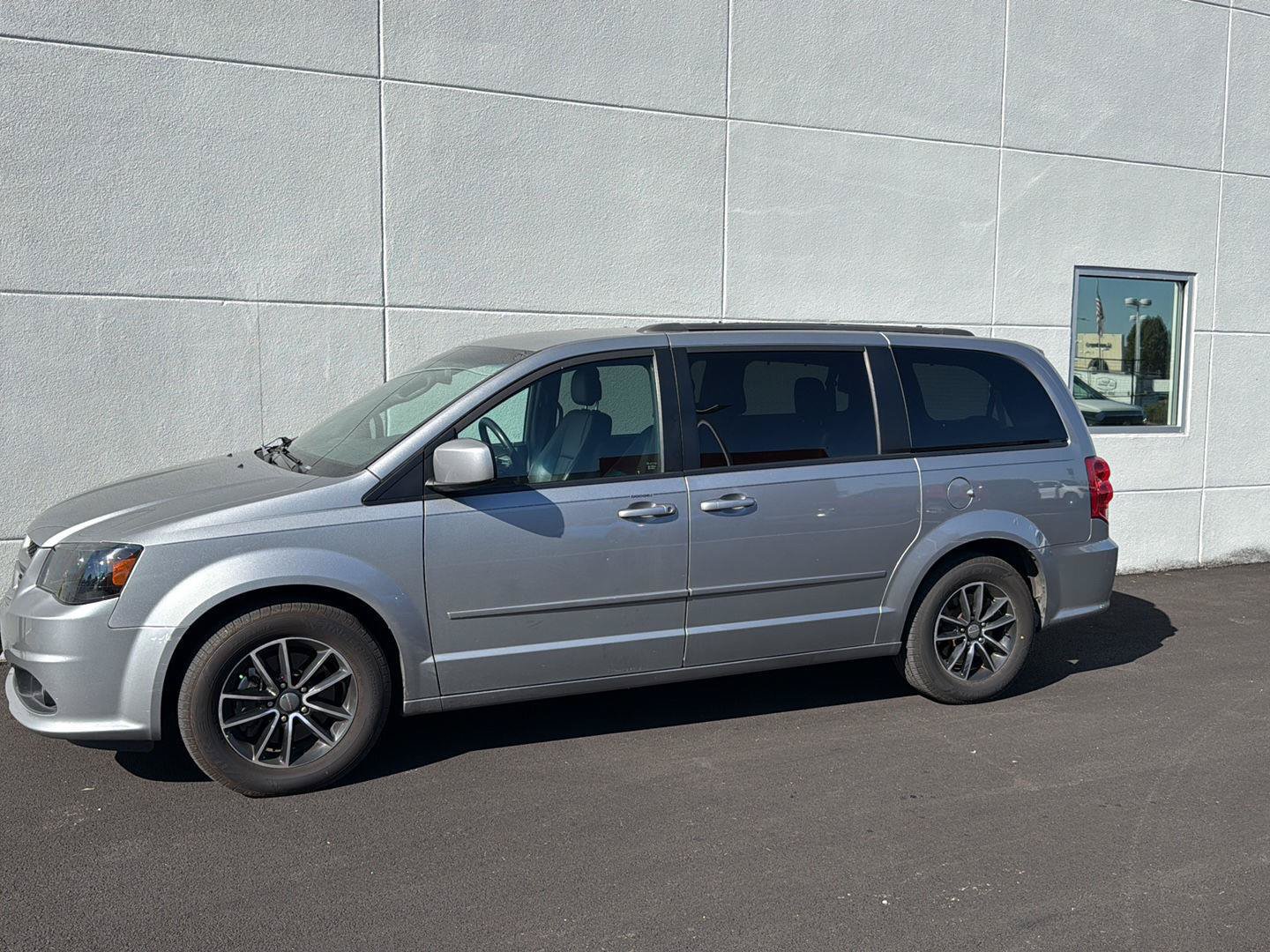 Used 2015 Dodge Grand Caravan R/T w/ Driver Convenience Group FWD image 7