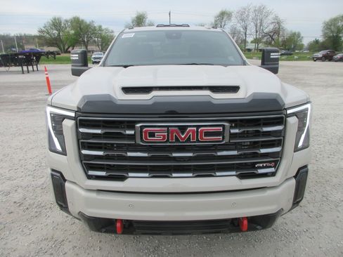 New 2026 GMC Sierra 3500 AT4 AWD/4WD image 11