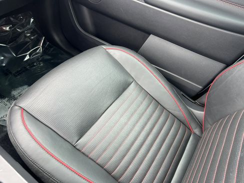 Used 2019 Land Rover Discovery Sport HSE Luxury Dynamic image 34