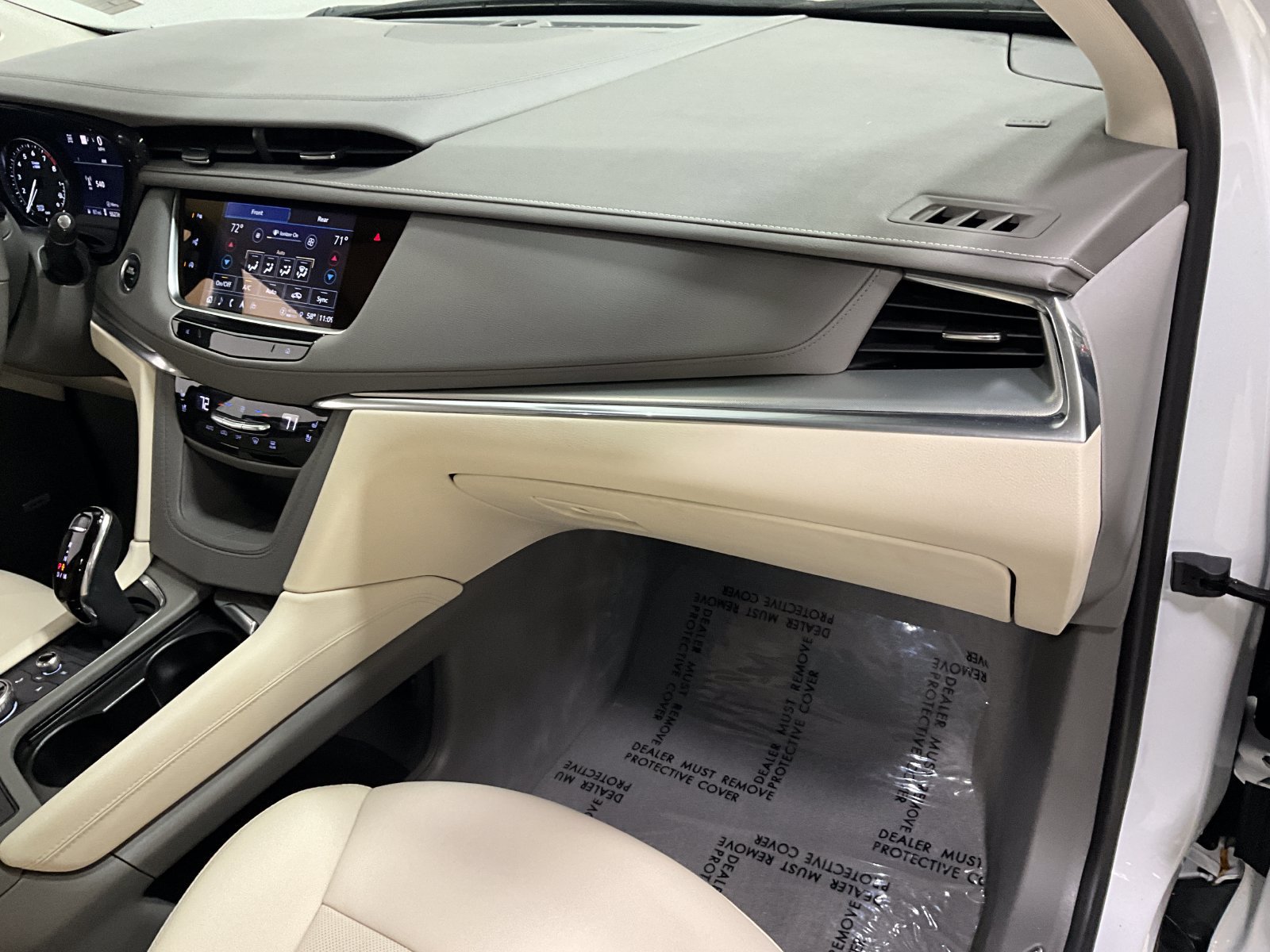 Used 2023 Cadillac XT5 Premium Luxury w/ Technology Package AWD/4WD image 17